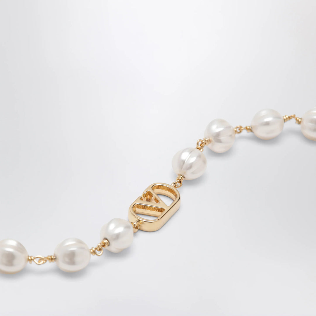 Valentino Garavani - VLogo Signature bracelet in metal and pearls, gold/cream
