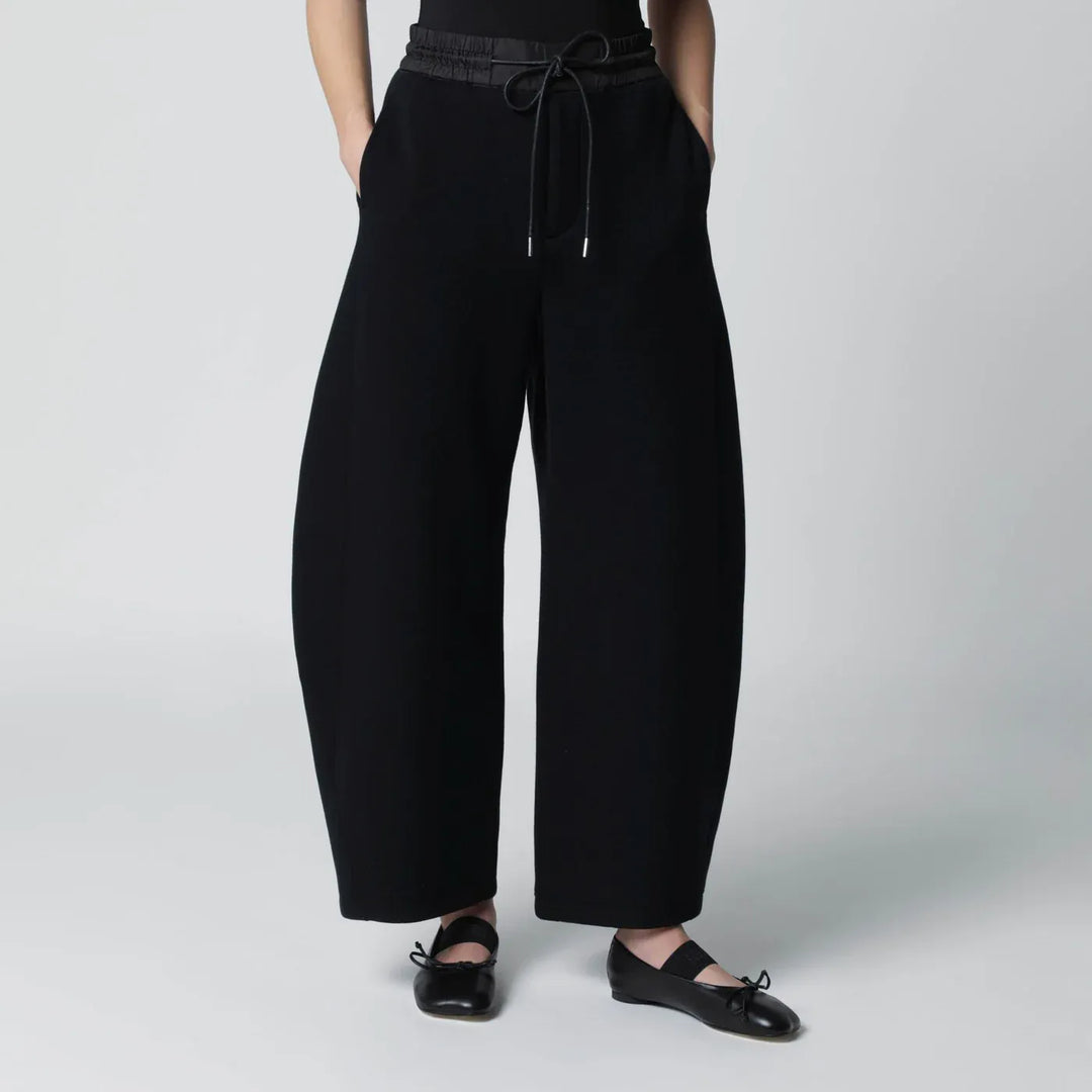 Sacai - Black jogging trousers Brand Apparel & Accessories > Clothing > Pants 3